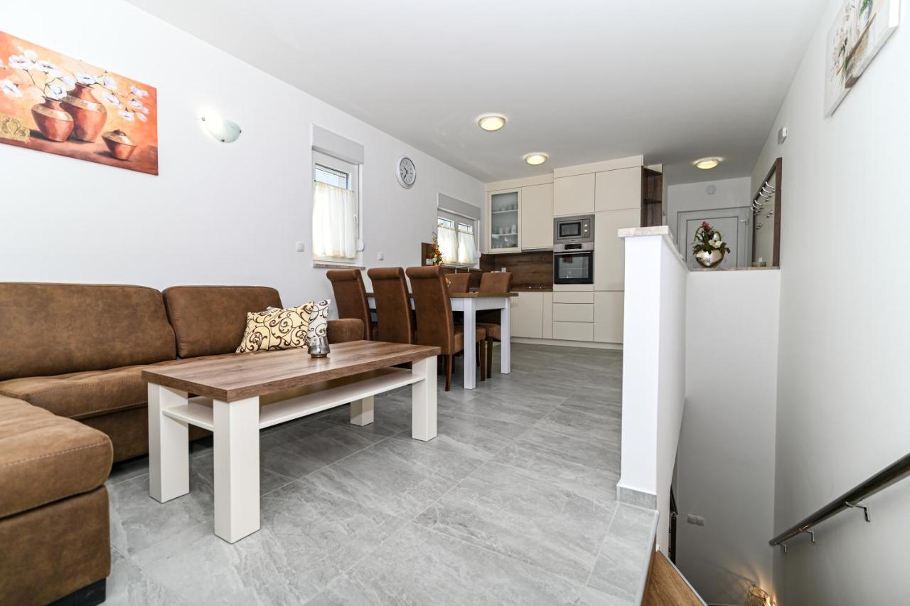 טרוגיר Luxury Apartment With Swimming Pool Ana מראה חיצוני תמונה