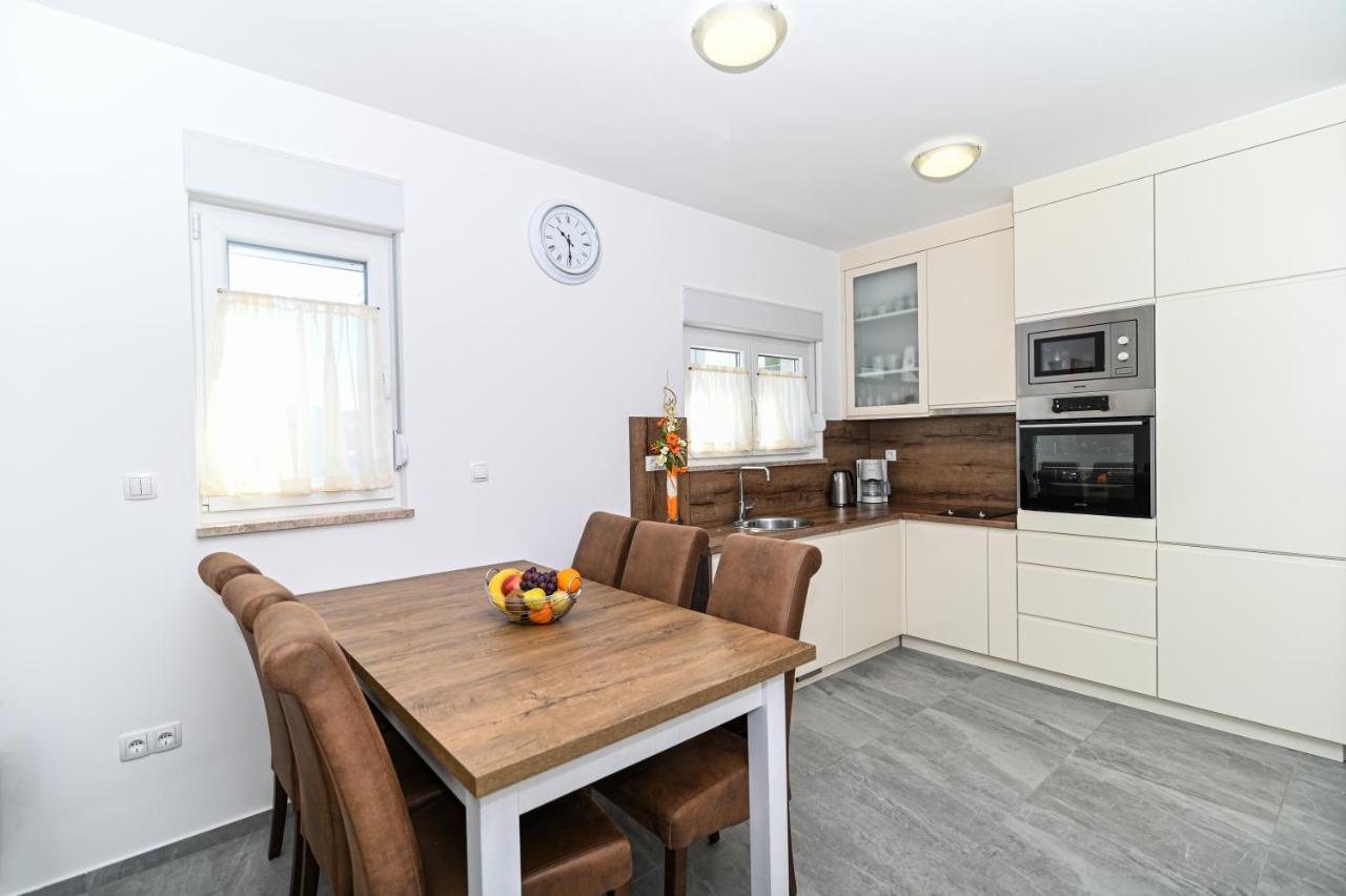 טרוגיר Luxury Apartment With Swimming Pool Ana מראה חיצוני תמונה