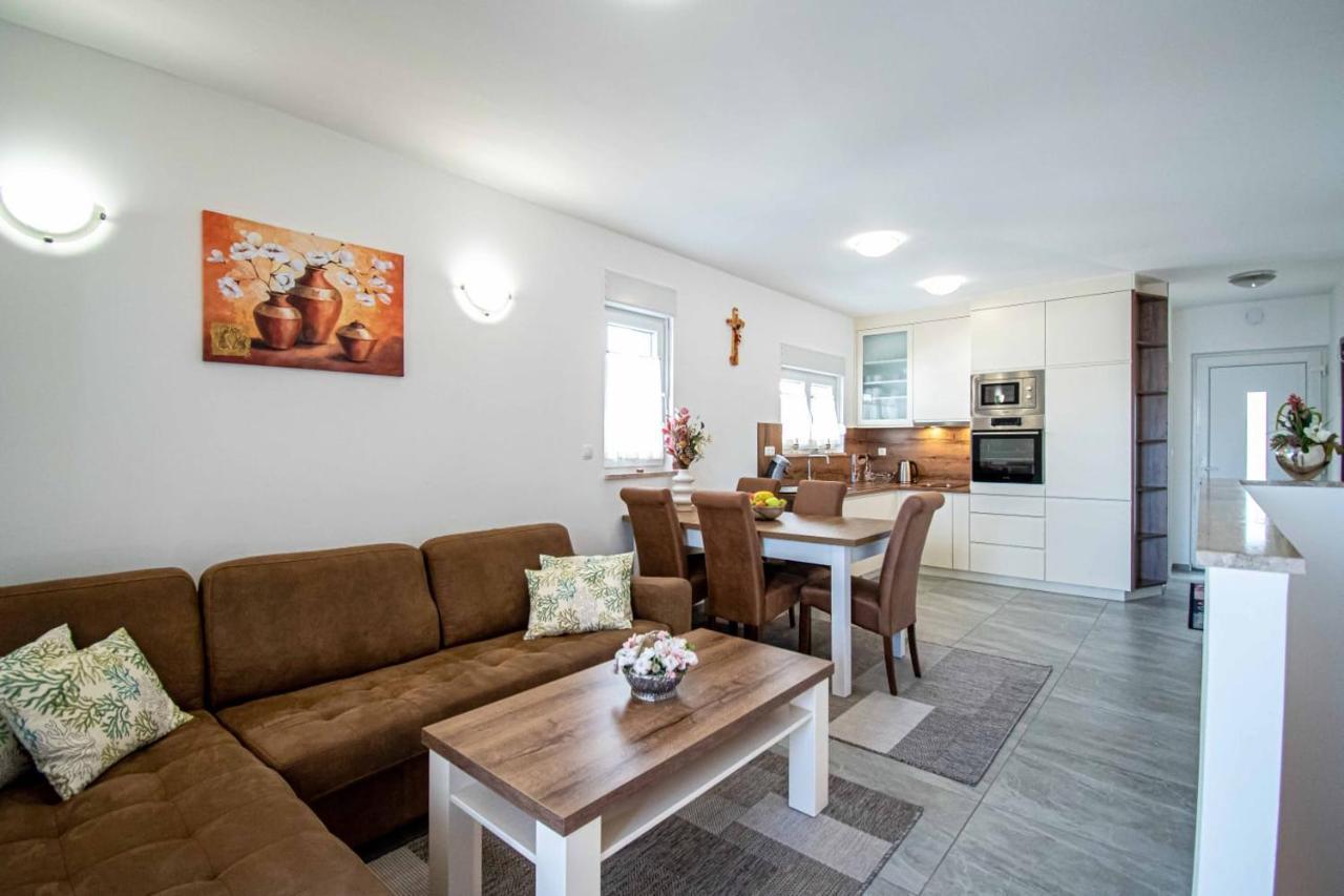 טרוגיר Luxury Apartment With Swimming Pool Ana מראה חיצוני תמונה