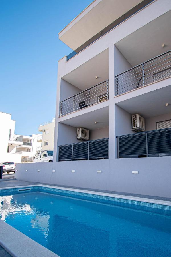 טרוגיר Luxury Apartment With Swimming Pool Ana מראה חיצוני תמונה